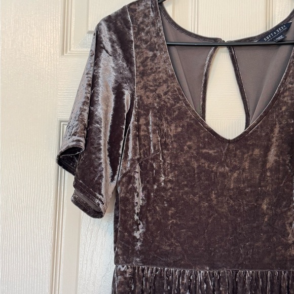 Soft & Sexy Elegant Velvet Mini Dress in Brown Size M - Picture 2 of 4